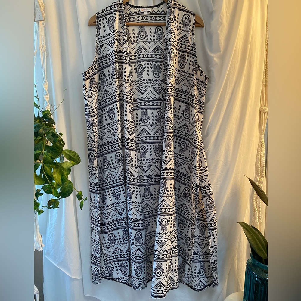 Black and white Hamsa 🪬 print maxi tank sweater